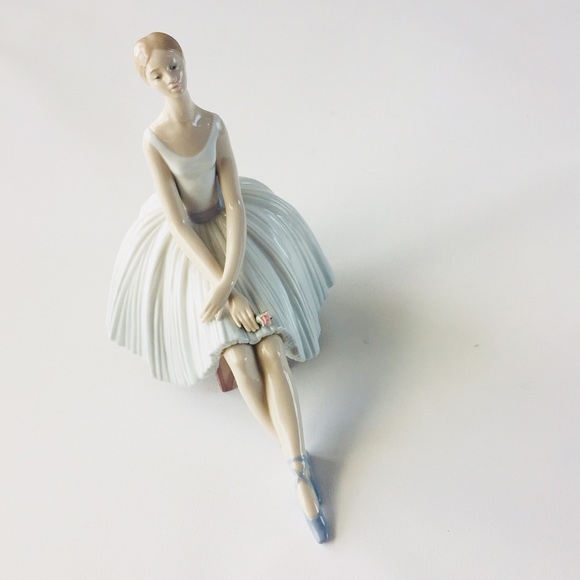 LLADRO Porcelain figurine ‘Refinement’ Utopia Collection - Picture 2 of 8